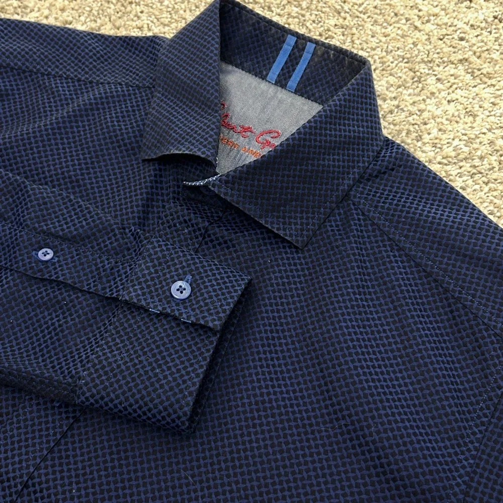 Robert Graham Button Up Shirt Size Medium Navy‎ Blue Geometric Tailored Fit